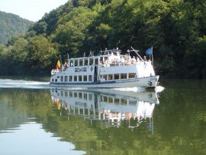 excursion en bateau sur la Meuse avec passage d'une écluse